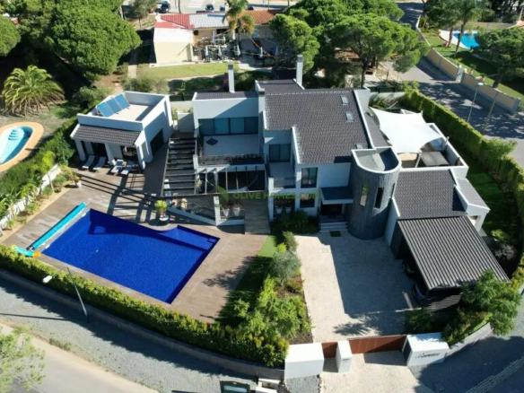 Luxury 7 Bed Villa For Sale in Vila Sol Golf Resort Portugal